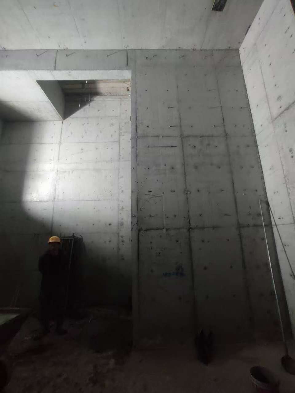 双滦墙上开槽钢筋断了有影响吗